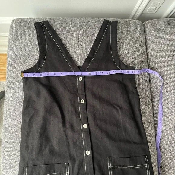 Elegant black shift dress with white contrast topstitching - Picture 5 of 8